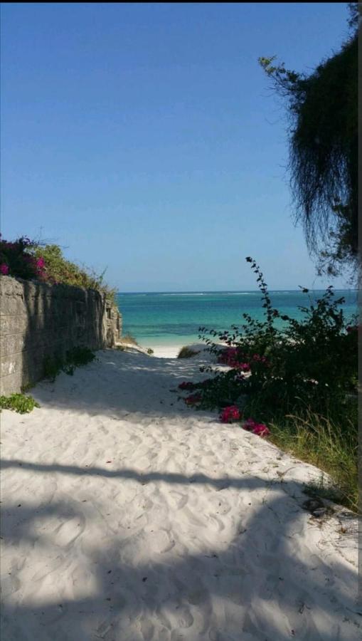 Beach Front Studio Apartment Nyali Beach ภายนอก รูปภาพ